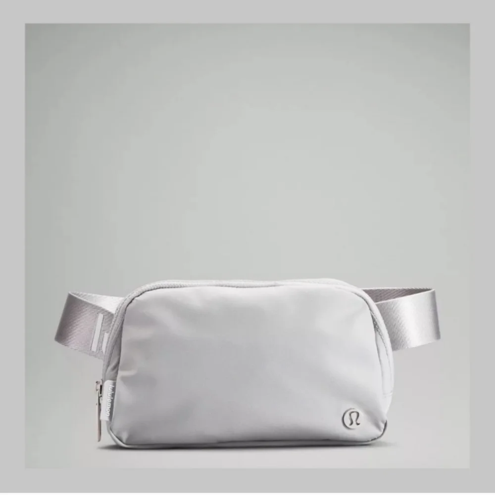LULULEMON SILVER GREY BELT BAG NWT 🏷✨️ - Picture 2 of 8